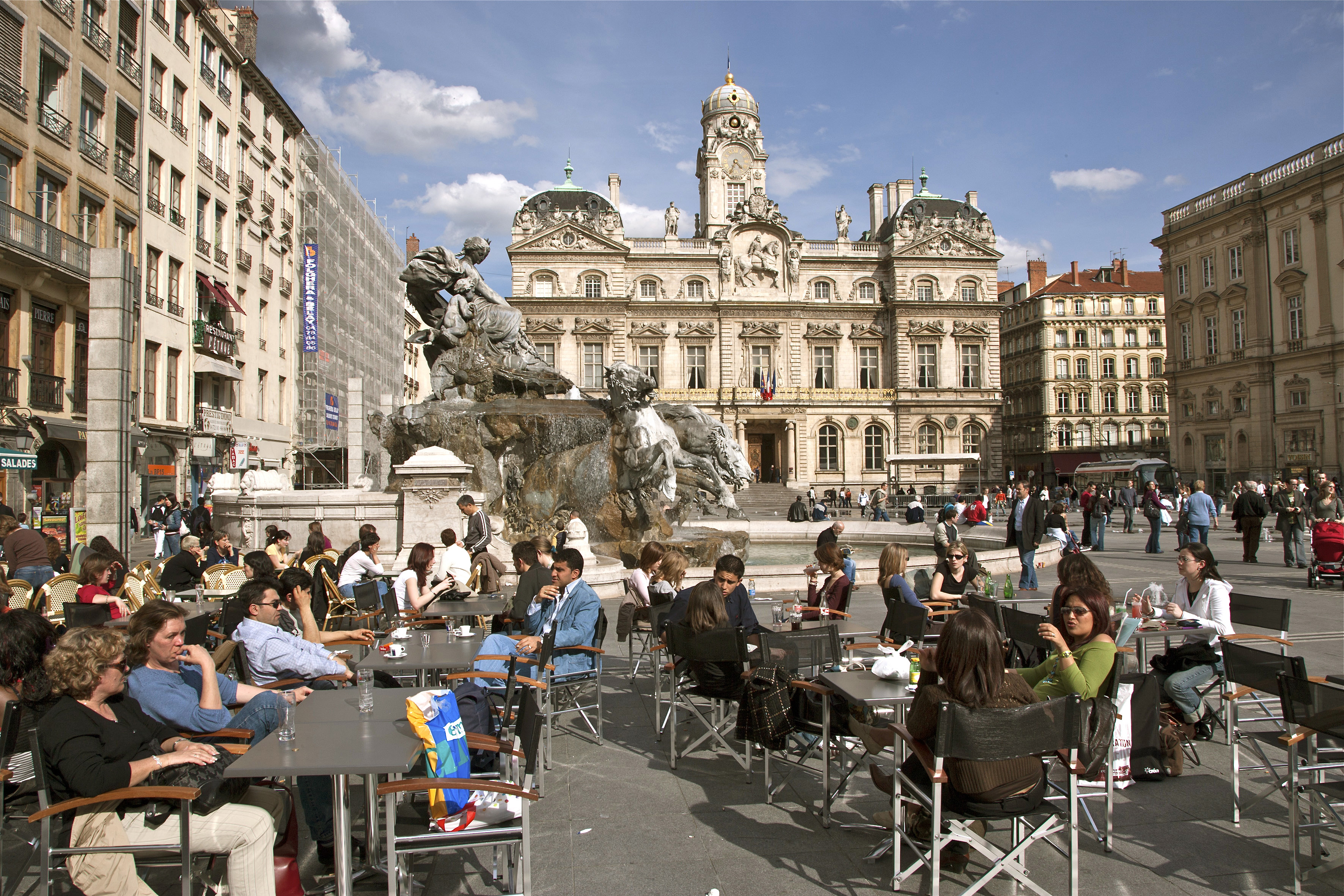 Place des Terreaux med det berømte springvand i Lyon.