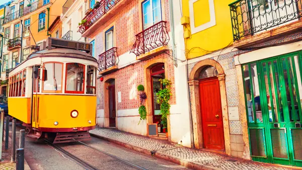 Portugal Lissabon Sporvogn Farvede Huse