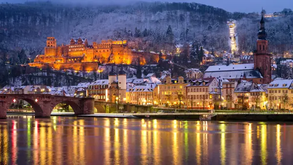 Hyggelige Heidelberg lyser op i vintermørket.